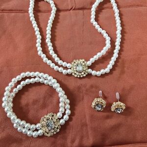 Elegant Pearl Jewelry Set